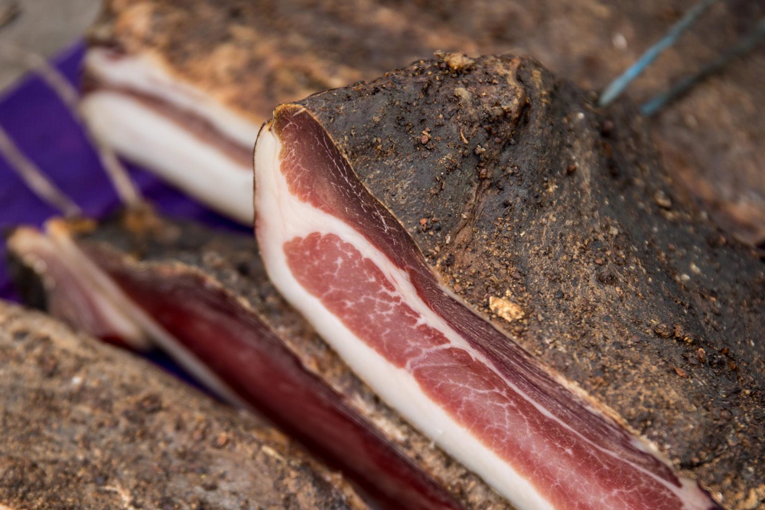 Köstlicher hausgemachter südtiroler Speck
