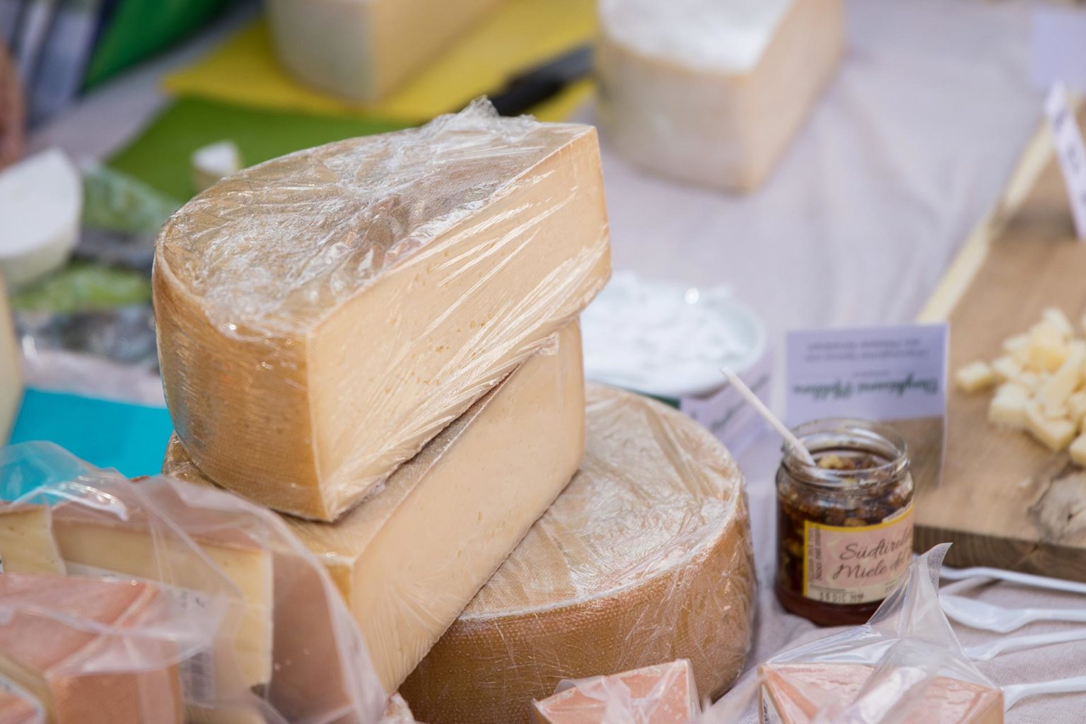 Köstlicher Südtiroler Käse mit Milch aus eigener Erzeugung
